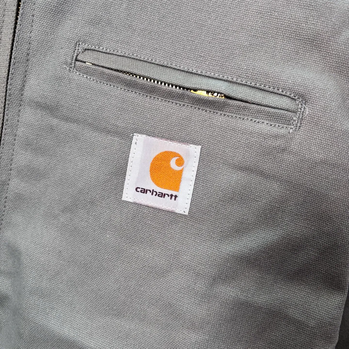 Main recommendation 📝05336# 153 Correct version·Seven-color lining mesh thin jacket 💥 Carhartt WIP Carhartt Detroit Retro Canvas heavy work jacket 🌈Color: Brown Purple White Black Petrol Blue Smoke Gray Size: S-XL Carhartt, founded in San Francisco, USA, is a clothing brand in the industrial era of the United States. It mainly produces work pants and work jackets. It is one of the suppliers of military clothing for the US military. To this day, Carhartt is still a street fashion brand with popularity and brand charm. If you talk about work wear-style clothing, you have to think of Carhartt. Carhartt is famous for manufacturing high-quality workwear with excellent quality, comfort and durability. Its products are mostly made of high-grade fabric materials and are suitable for all kinds of extremely harsh working environments.